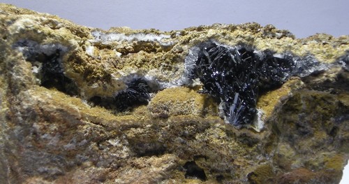 541 goethite les redoutieres chaillac.jpg