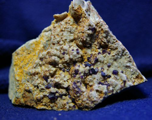 Fichier:Fluorite Mazeriers 2.jpg