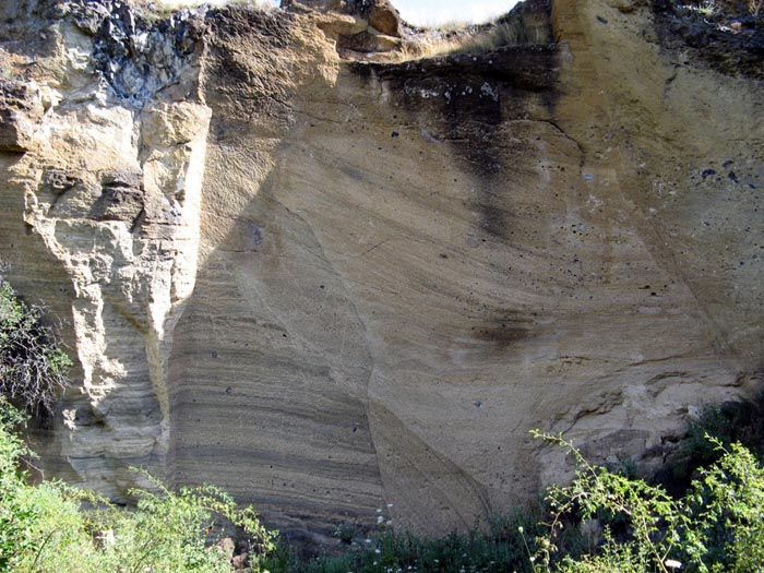 Fichier:Tufs hyaloclastiques 2.jpg