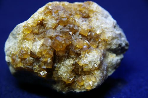 Fichier:Fluorite Argiesans 2.jpg