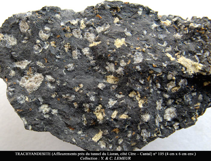 Fichier:Trachyandesite 23.jpg