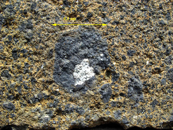 Fichier:Breche hyaloclastique 1.jpg