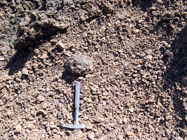 Fichier:Volcan strombolien 2.jpg