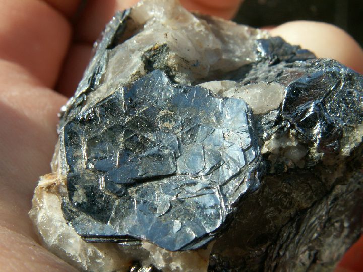 Molybdenite-2-hbt.JPG