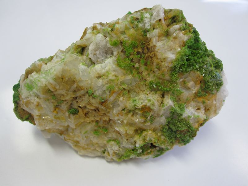 Fichier:Pyromorphite-mine-farges-correze-3.jpg