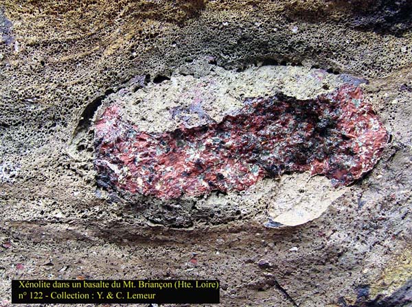 Fichier:Enclave dans basalte - 1.jpg