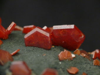Vanadinite, Mibladen, Maroc.